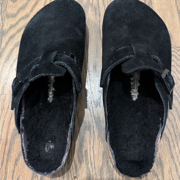 Birkenstock Boston Shearling Clogs in black. Size 44 - Picture 1 of 6